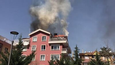 Ankara'da 5 katlı binanın çatısında yangın!