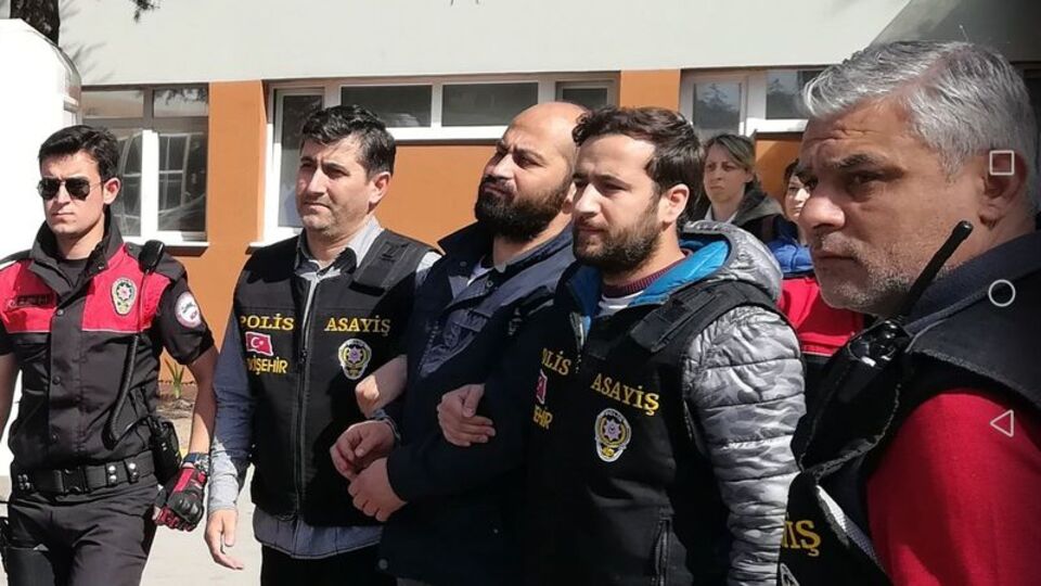 4 kişiyi katletti! Eşiyle birlikte adliyeye sevk edildi
