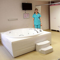 Bakanlıktan beş yıldızlı hastane odasında jakuzide doğum konforu!