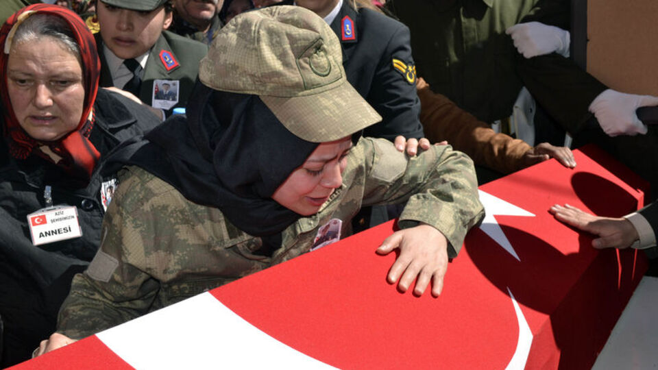 Yaralandığı yere gönüllü gitmiş! Hakkari şehitlerine veda