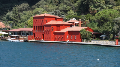 Film ve dizilere ev sahipliği yapmıştı, Boğaz'ın en eski yalılarındandı!