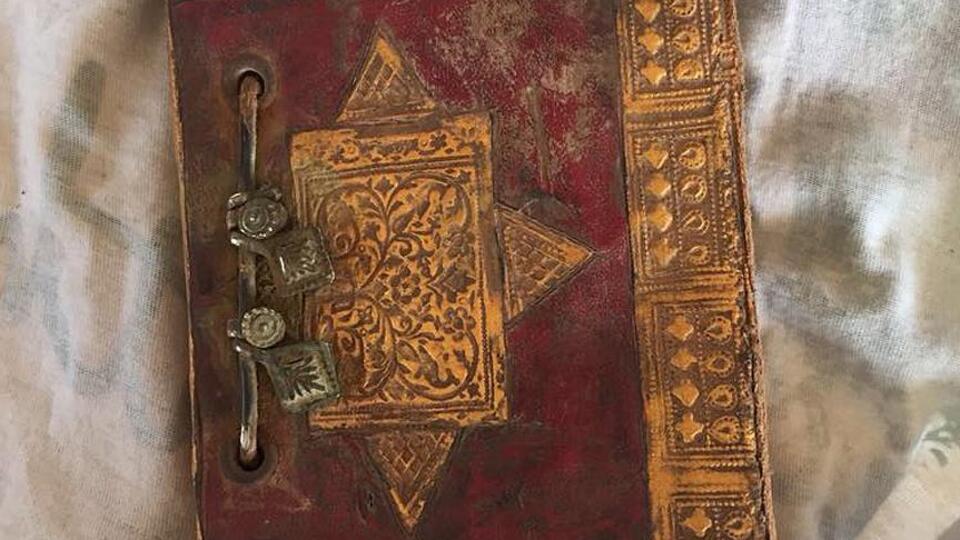 Durdurulan otomobilden tarih çıktı!