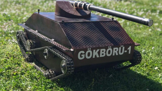 Üniversiteli öğrencilerden insansız tank aracı