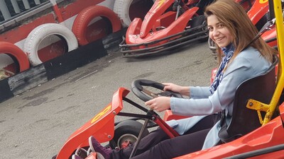 Fuları aracın tekerine dolandı!