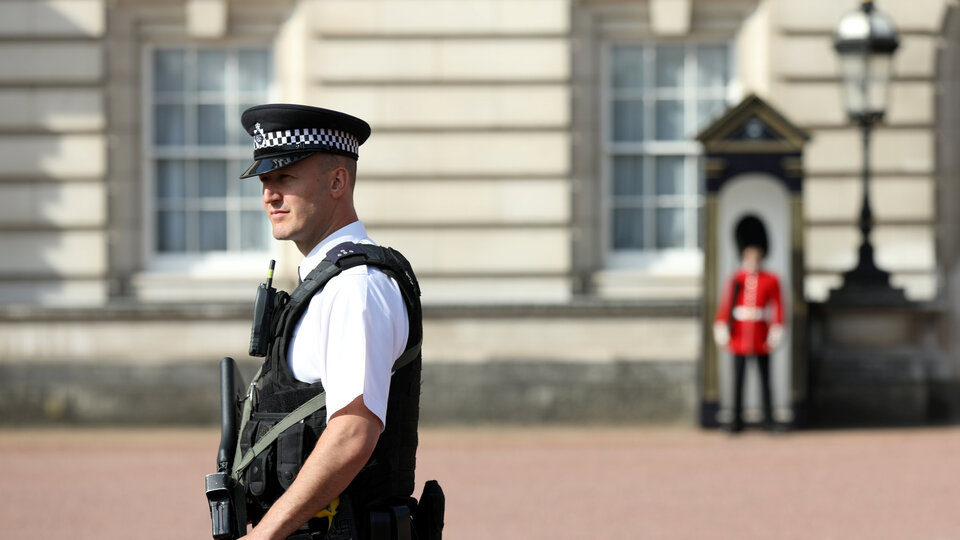 Buckingham Sarayı yakınlarında şüpheli araç alarmı!