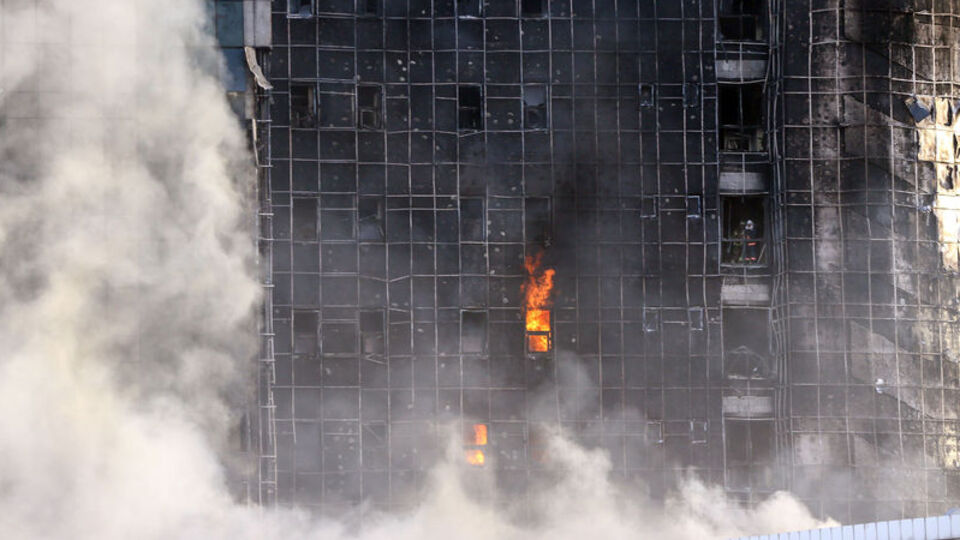 İstanbul'da yangın çıkan hastane için alınan kararı sağlık müdürü açıkladı