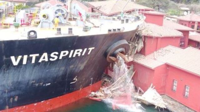 İstanbul Boğazı'nda yalıya çarpan geminin işletmecisinden açıklama