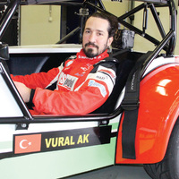 "Müzikten kazandığım motor sporlarına gidiyor"