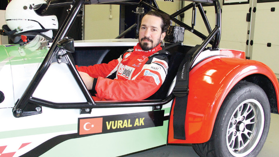 "Müzikten kazandığım motor sporlarına gidiyor"