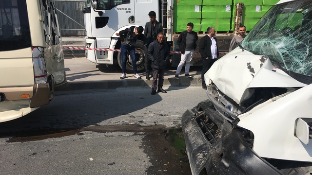 Öğrenci servisi ile yolcu minibüsü çarpıştı! 1'i ağır 5 yaralı