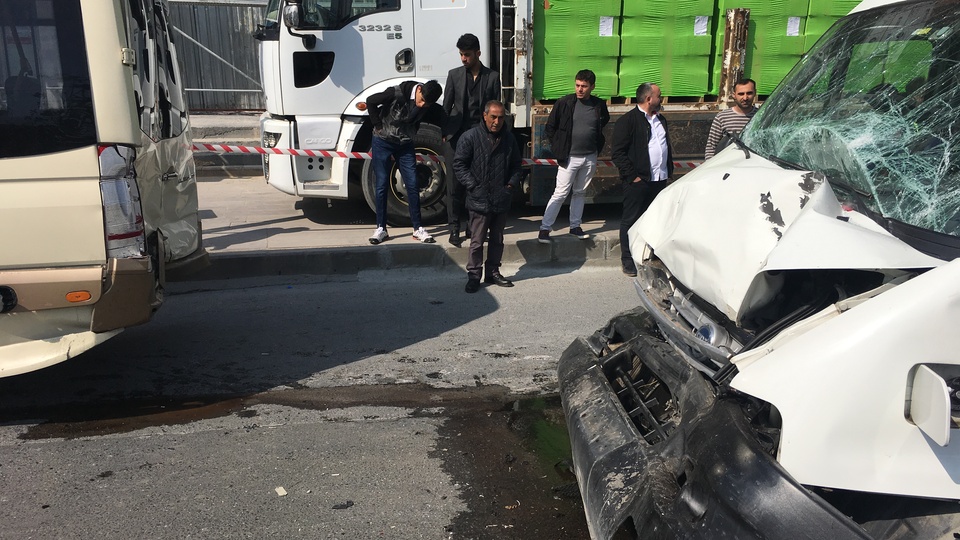 Öğrenci servisi ile yolcu minibüsü çarpıştı! 1'i ağır 5 yaralı