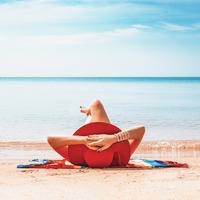 Plaj çantanızda mutlaka olması gereken 5 şey!