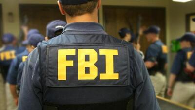 Porno yıldızıyla ilişkisi Trump'ın peşini bırakmıyor! FBI'dan baskın!