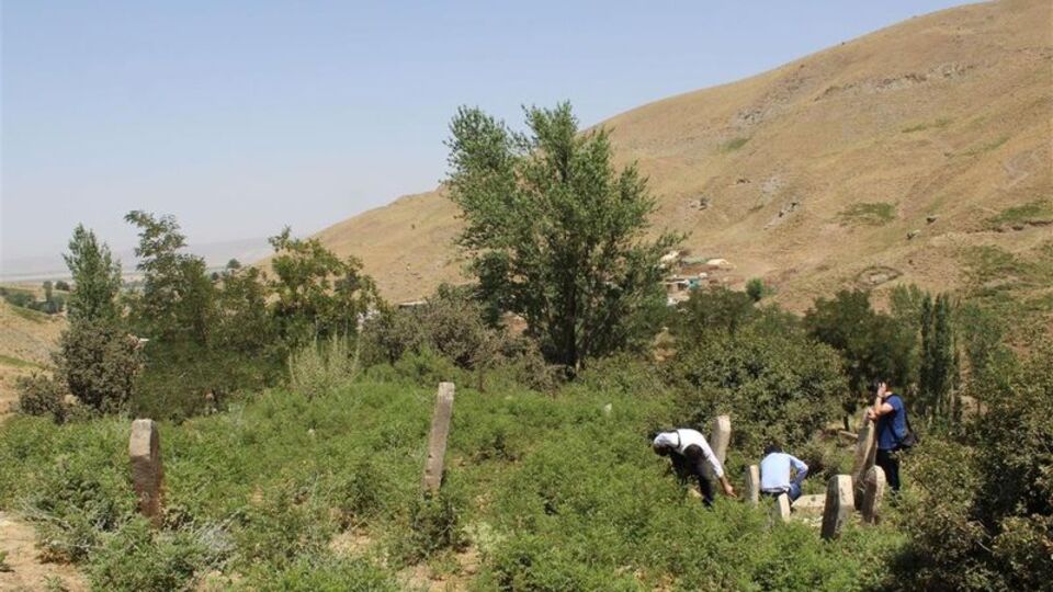 Bitlis'te tarihi mezar taşları bulundu