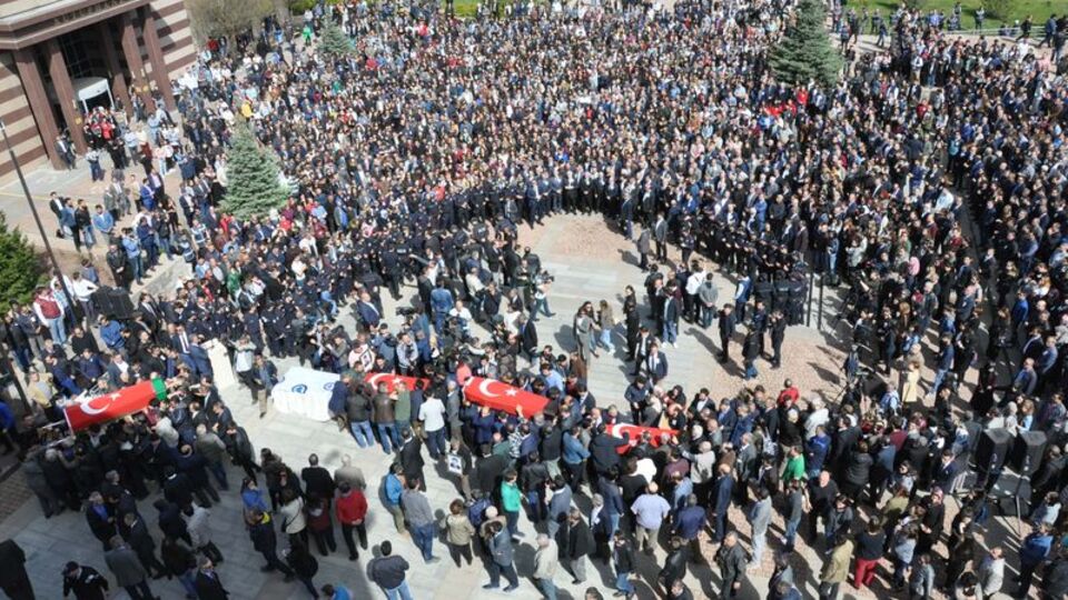 Katliamın yaşandığı üniversiteye vekaleten atama