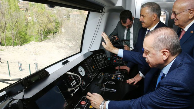 Cumhurbaşkanı Erdoğan Başkentray'ı kullandı