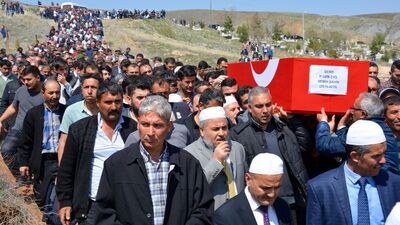 Şemdinli şehidi son yolculuğuna uğurlandı