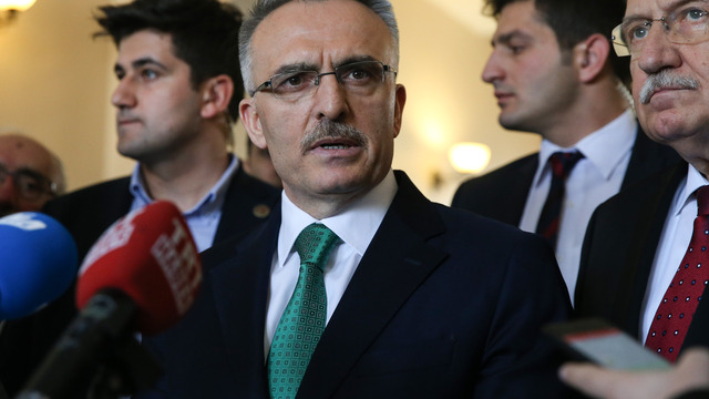 İki bakandan 'dolar' ve 'benzin' açıklaması