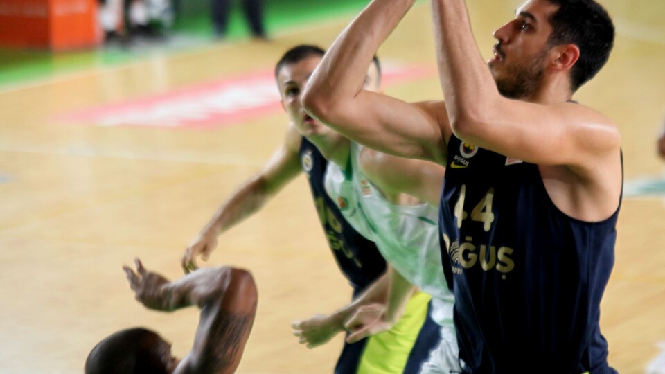 Fenerbahçe Doğuş deplasmanda farklı!
