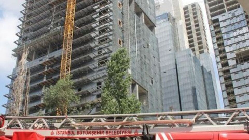 Asansör 32. kattan 175 km hızla zemine çakılmış