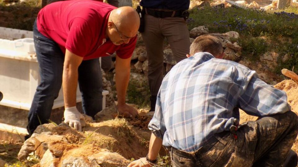Kuzenler kardeş çıktı, 6 mezar açıldı!