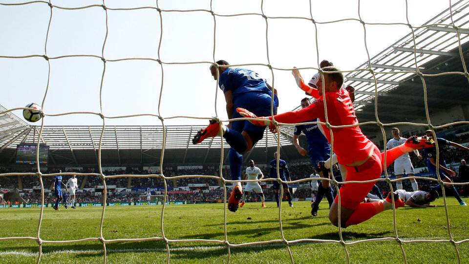 Cenk Tosun bu kez gol çıkardı!