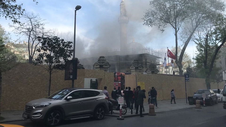 Son dakika... Şişli'deki Teşvikiye Camii'nde yangın çıktı