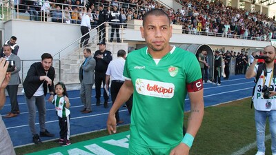 Brezilyalı Kahe futbolu bıraktı