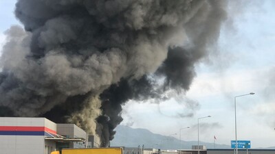 Dev fabrika küle döndü!