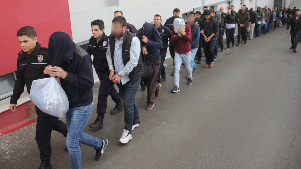 354 yıl hapsi istenen öğretmen 'Son Alo' operasyonunda tutuklandı