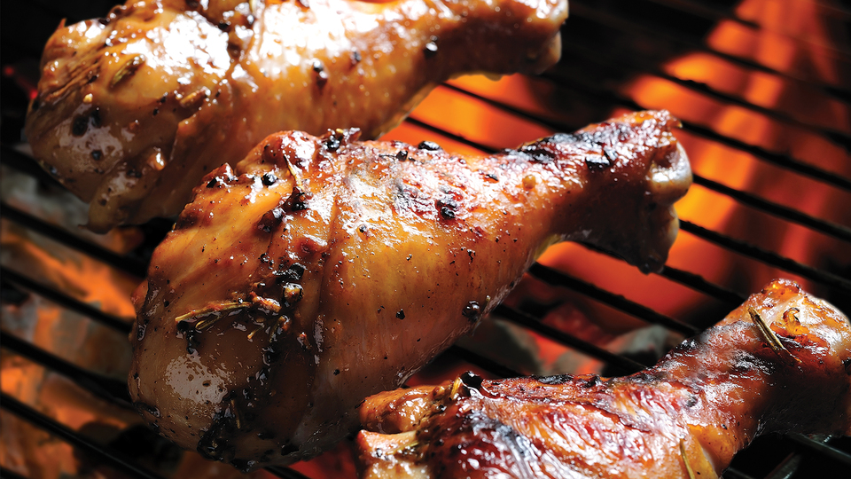 Mangalda en lezzetli tavuk nasıl pişirilir?