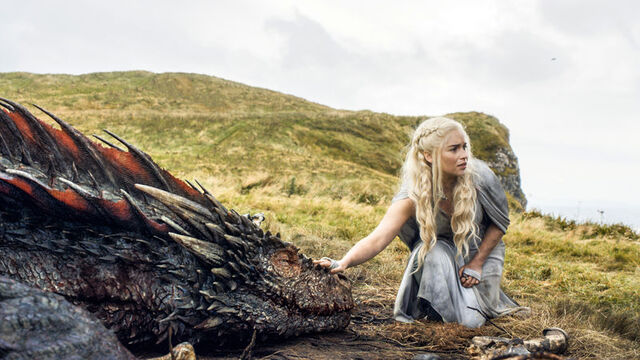 Game of Thrones'un Khaleesi'sinden anlamlı davranış!
