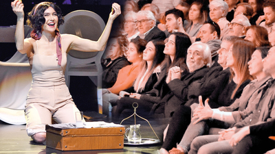 "Müzeyyen" büyük alkış aldı