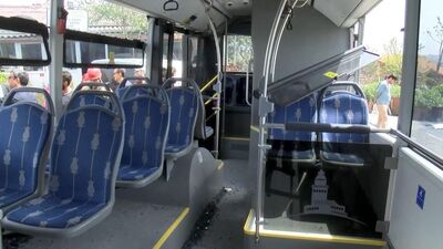 Hafriyat kamyonu İETT otobüsüne çarptı! Yaralılar var