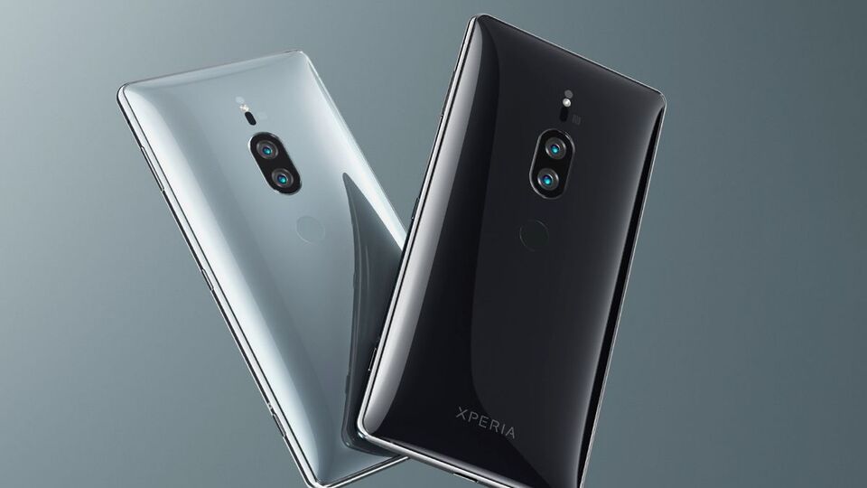 İşte Japonların yeni harikası! Galaxy S9'u ikiye katlıyor!