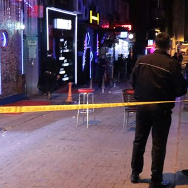 Kadıköy Barlar sokağında silah sesleri! 2 yaralı
