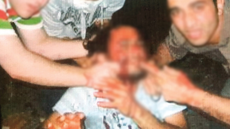 Dolandırılan işitme engellilere fotoğrafla tehdit