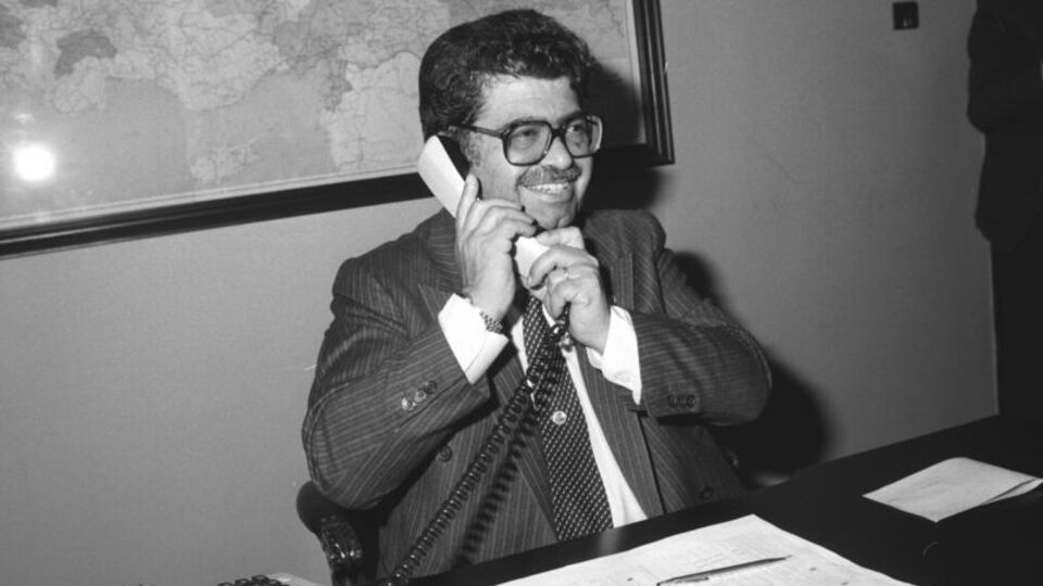Turgut Özal kimdir?