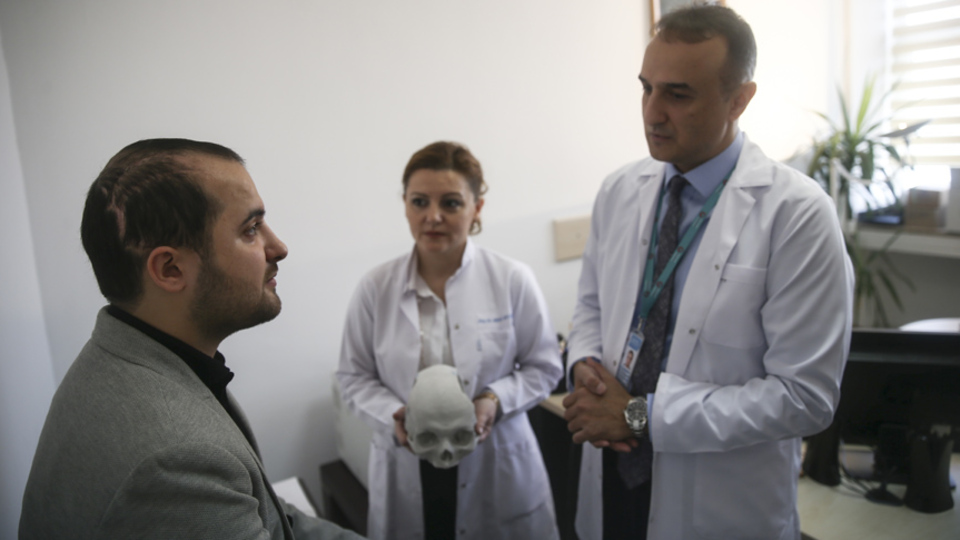 Kafatası parçalanan gence 'üç boyutlu' tedavi