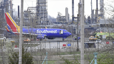 Yolcu uçağı acil iniş yaptı, bir yolcu öldü