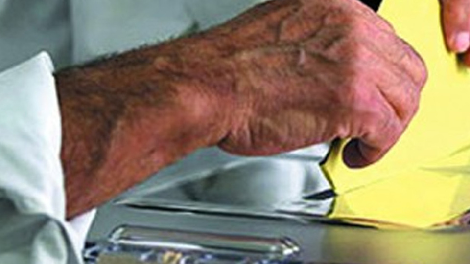 CHP'li Özel'den 'İYİ Parti seçime giremez' iddiası, İYİ Parti'den yanıt