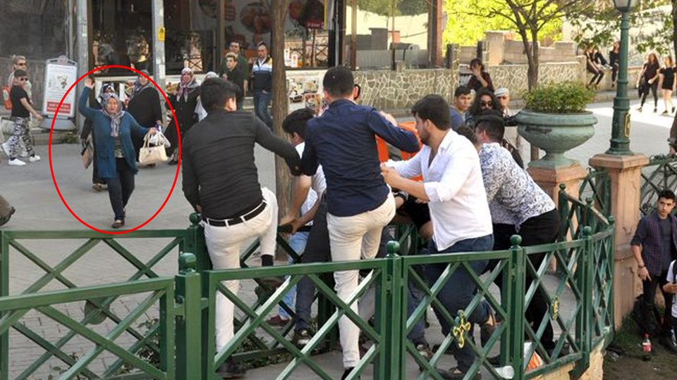 Akılalmaz olay! Kadınlar araya girdi