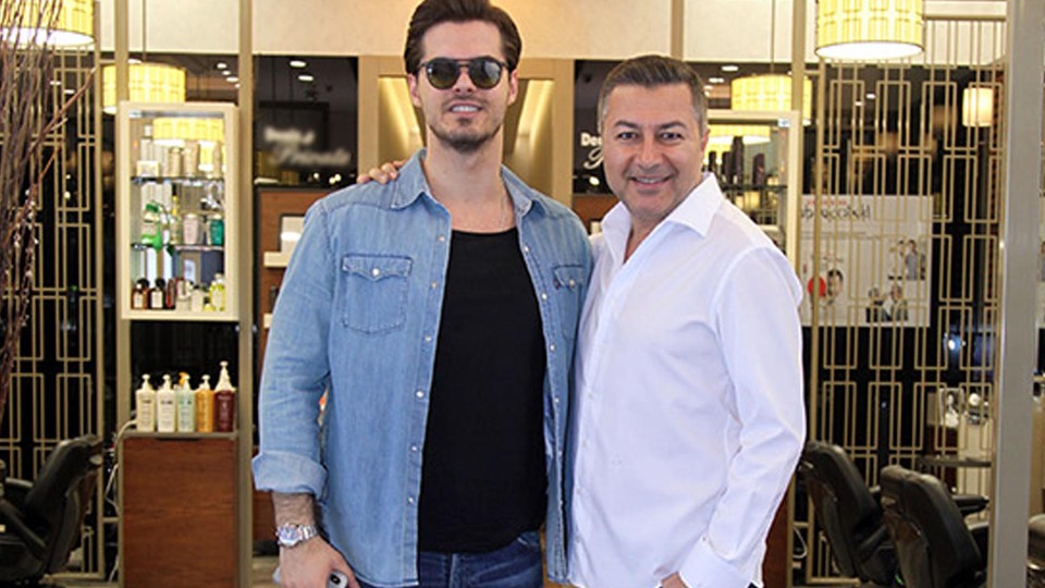 Berk Atan alışveriş turunda