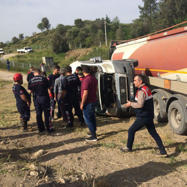 Tankerle öğrenci servisi çarpıştı! Çok sayıda yaralı var