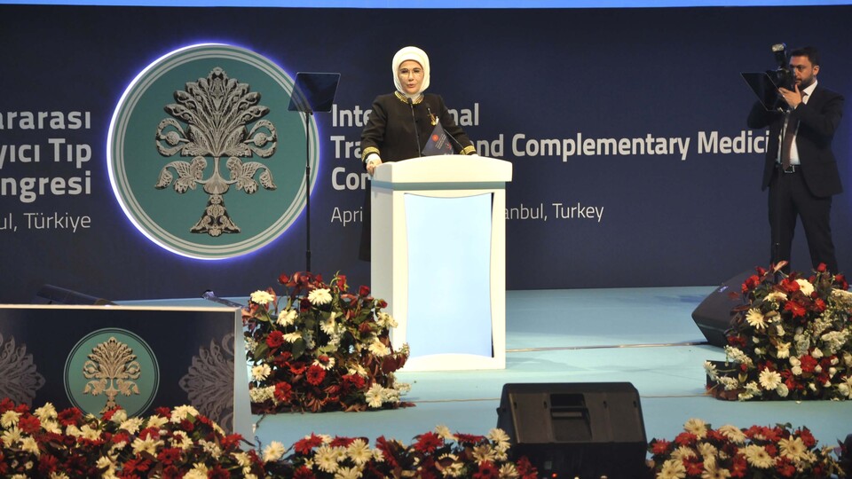 Emine Erdoğan: Geleneksel tıp, modern tıbbın tamamlayıcısıdır