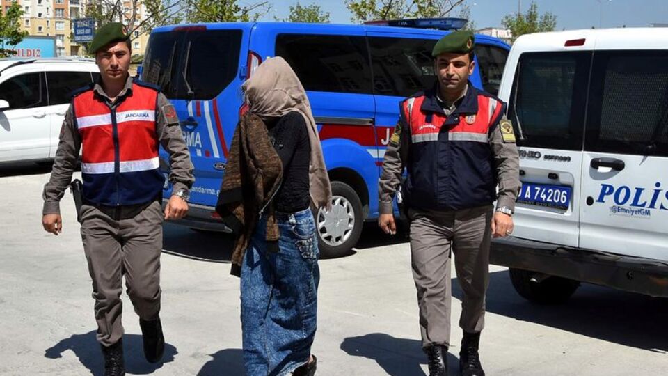 Tekirdağ'da vahşi cinayet! Oğlu başladı, karısı devam etti!