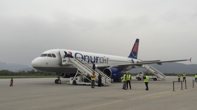 Onur Air uçağı zorunlu iniş yaptı