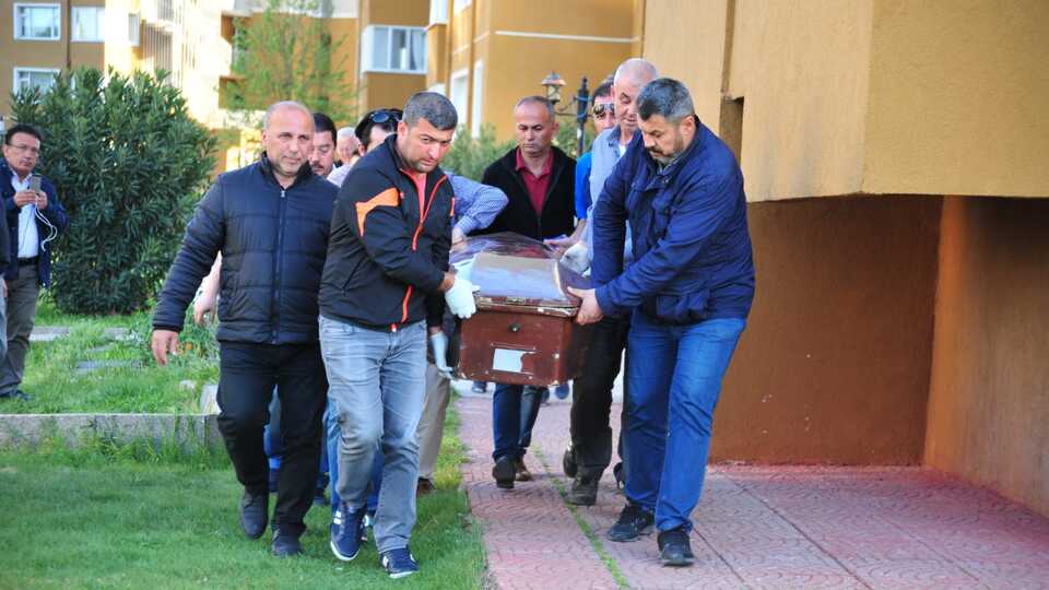 Çanakkale'de korkunç olay! Eşini kanlar içinde buldu