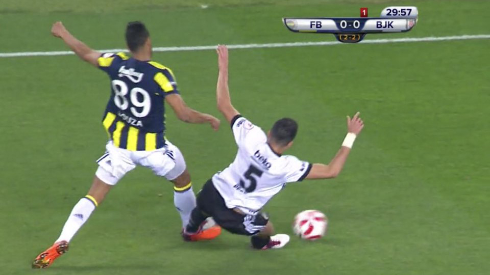 Pepe'ye direkt kırmızı!