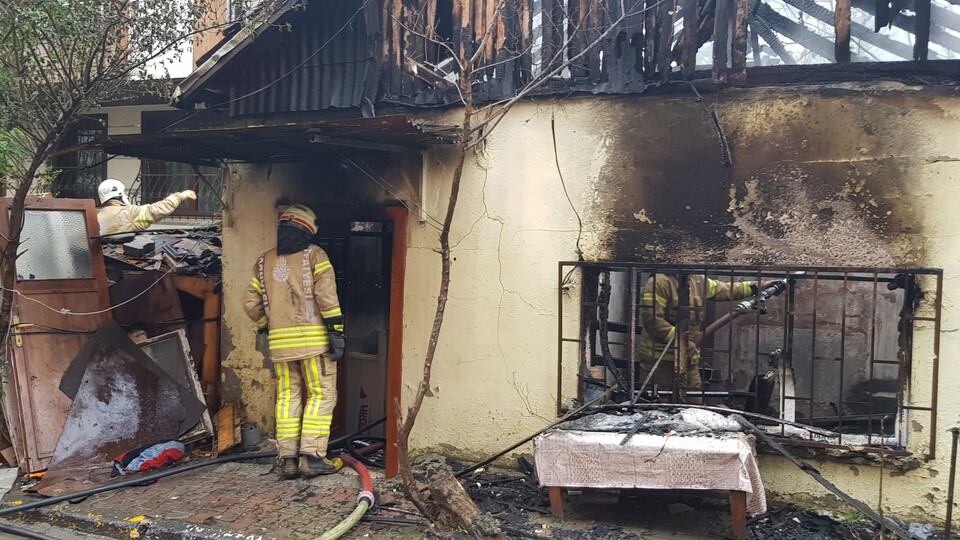 Sefaköy'de gecekonduda çıkan yangında 1 kişi hayatını kaybetti 